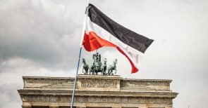 Reich. Pop. Flaggen. Eine kleine Fahnenkunde