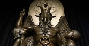 Satan in Washington: Trump-Gegnerin tritt aus Protest in Teufels-Sekte ein