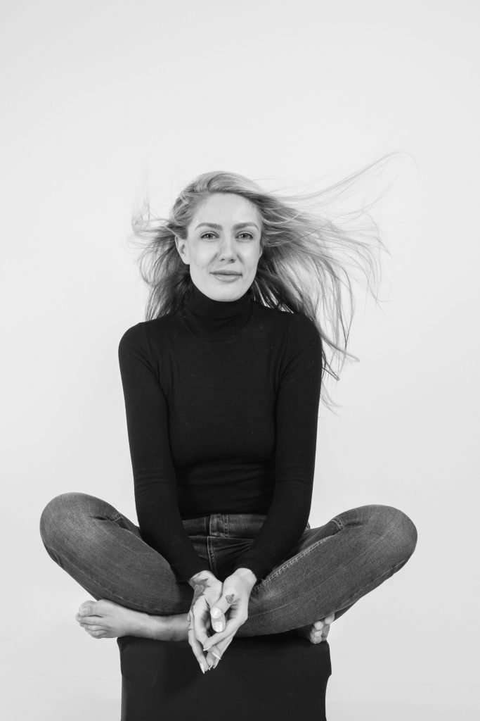 „Weder rechts noch links“ – Interview mit Querdenkerin Eva Rosen