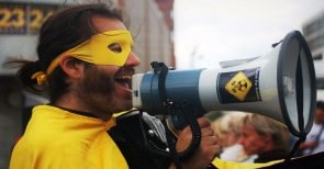 „Wir haben die Party auf die Straße verlegt“ – Interview mit Corona-Rebell Captain Future