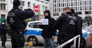 Polizeischikanen bei Bauern-Demo – Willkür gegen Berliner Landespolitiker (Video)