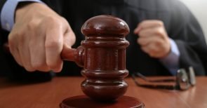Zitat des Tages – Richter-Schelte: „Bund schießt über alle Grenzen hinaus“
