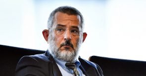 Herr Kramer, Herr Maaßen und die geheimen Codes: Ein Schlapphut sieht rot