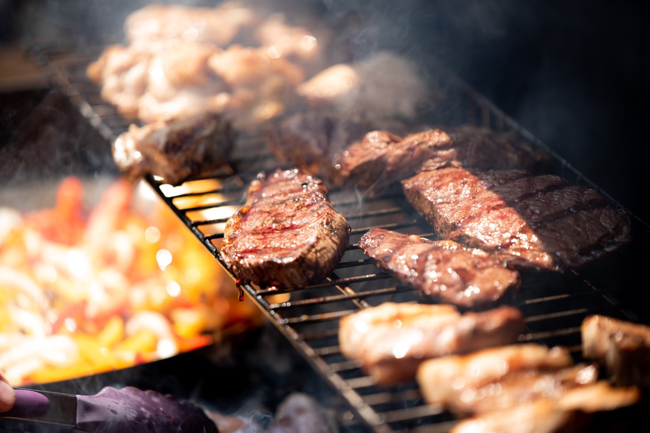 Die Grillsaison startet: Macht Fleischessen krank oder ist es gesund?
