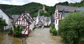 Wird die Todes-Flut für Great Reset missbraucht? COMPACT warnt vor Öko-Diktatur