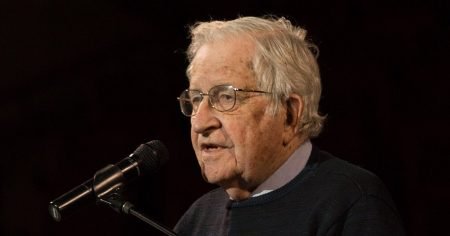 Ausgerechnet! Noam Chomsky fordert Isolation der Ungeimpften