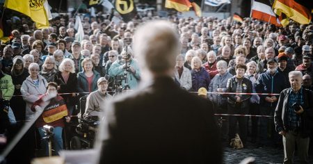 7 Jahre Pegida: Jubiläums-Demo mit Strache und Elsässer