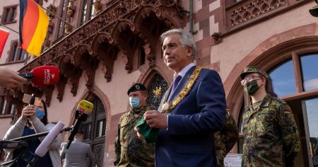 Paranoia pur: Auch Frankfurts OB Feldmann gegen rechte Verlage