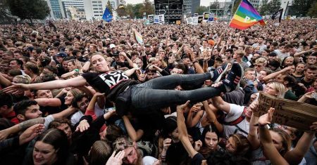 Schrille Töne – roter Filz: Antifa ist Pop