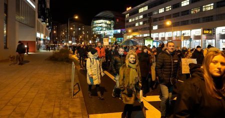 Peinlich: „Welt“ präsentiert stark abweichende Demo-Teilnehmerzahlen im gleichen Artikel