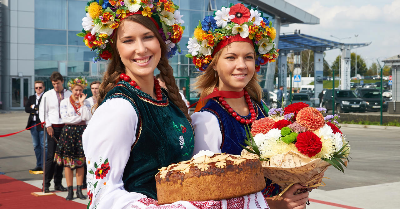 Ukraine-Frauen-Tracht-Kiew.jpg