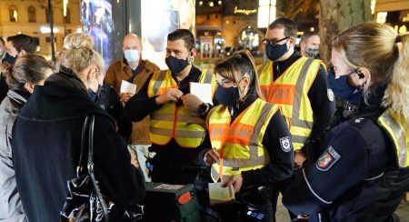 Recht vor links _ Maskenkontrolle