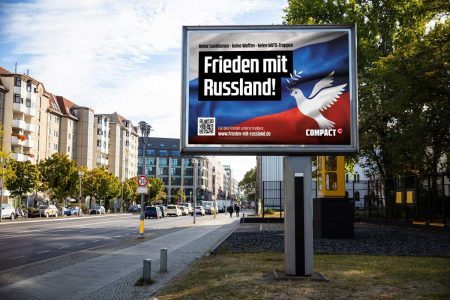 COMPACT-Großplakate „Frieden mit Russland“ jetzt im Berliner Osten! Am Do. spricht Elsässer in Spandau!