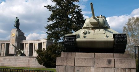 Russisches Ehrenmal: Berliner Senat weist Abrissforderung zurück