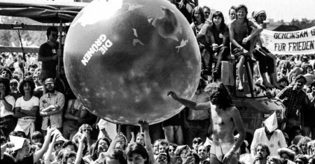 Nie wieder Krieg ohne uns