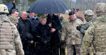 Stolperdraht und Würgeschlinge: So trainiert NATO den Krieg