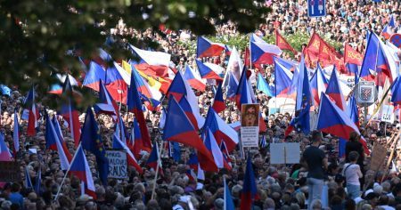 Prag: Querfront-Demo gegen Energiepreise