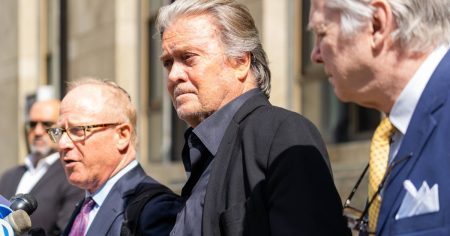 Ex-Trump-Berater Bannon vor Gericht