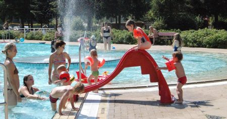 „Jugendliche“ verprügeln Mutter in Freibad