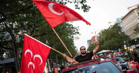 Sellners Revolution _ Islam-Querfront