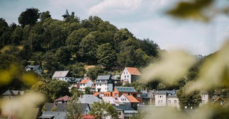 Blauer Himmel über Sonneberg