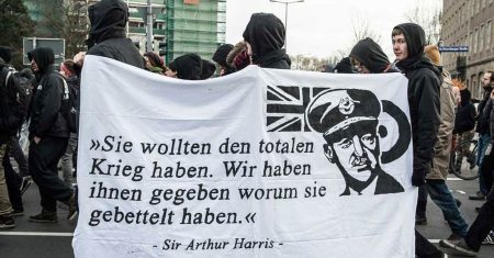 Sellners Revolution _ Gehirnwäsche