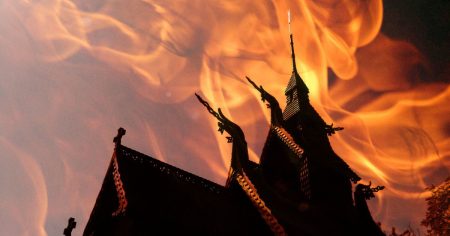 Kirchenbrand und Mord: Die Saat des Bösen