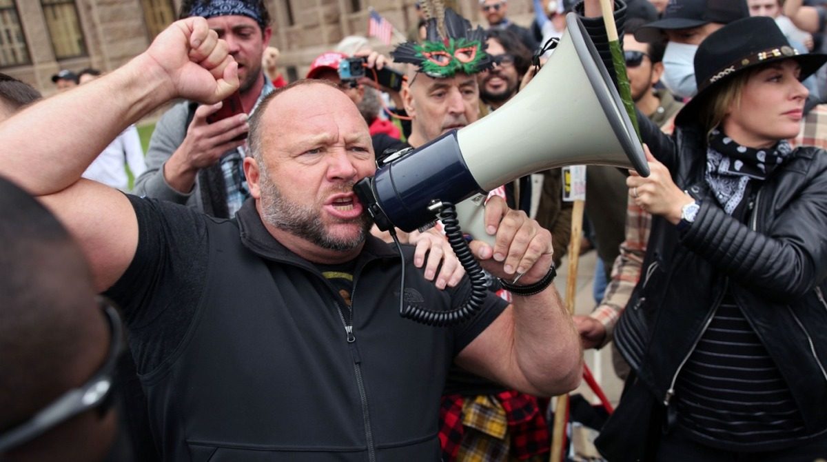 Zäsur: Alex Jones wendet sich gegen Trump