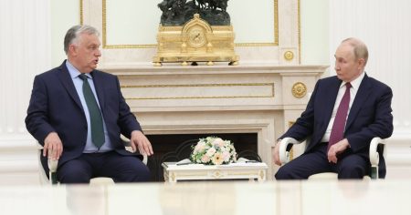Orban in Moskau: Kriegspolitiker toben