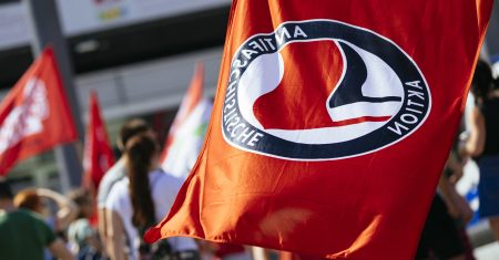 Wer finanziert die Antifa?