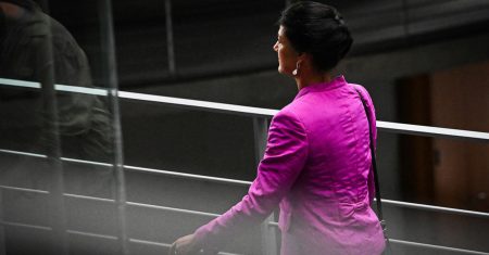 Mit runtergelassenen Hosen