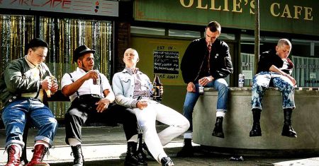 Kahle Köpfe, bunte Haare