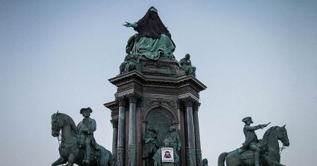 Sellners Revolution _ Kopf hoch!