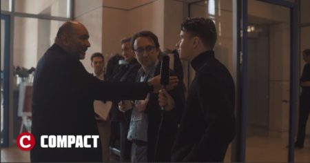 Grünen-Politiker bedrängt COMPACT-Journalisten!