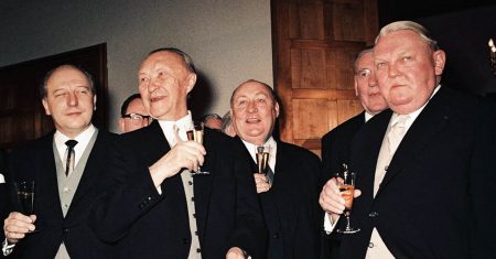 Am Abgrund aufrecht stehend