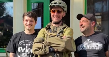 Hammerbande: Böhmermann besucht Grünes Haus