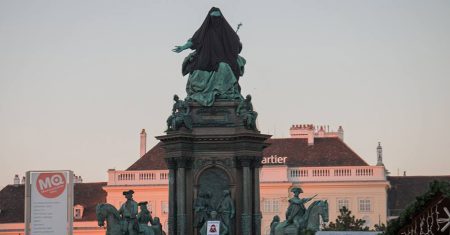 Sellners Revolution _ Burka-Verbot