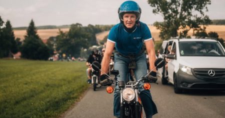 Große Simson-Ausfahrt: Hunderte folgen Björn Höcke