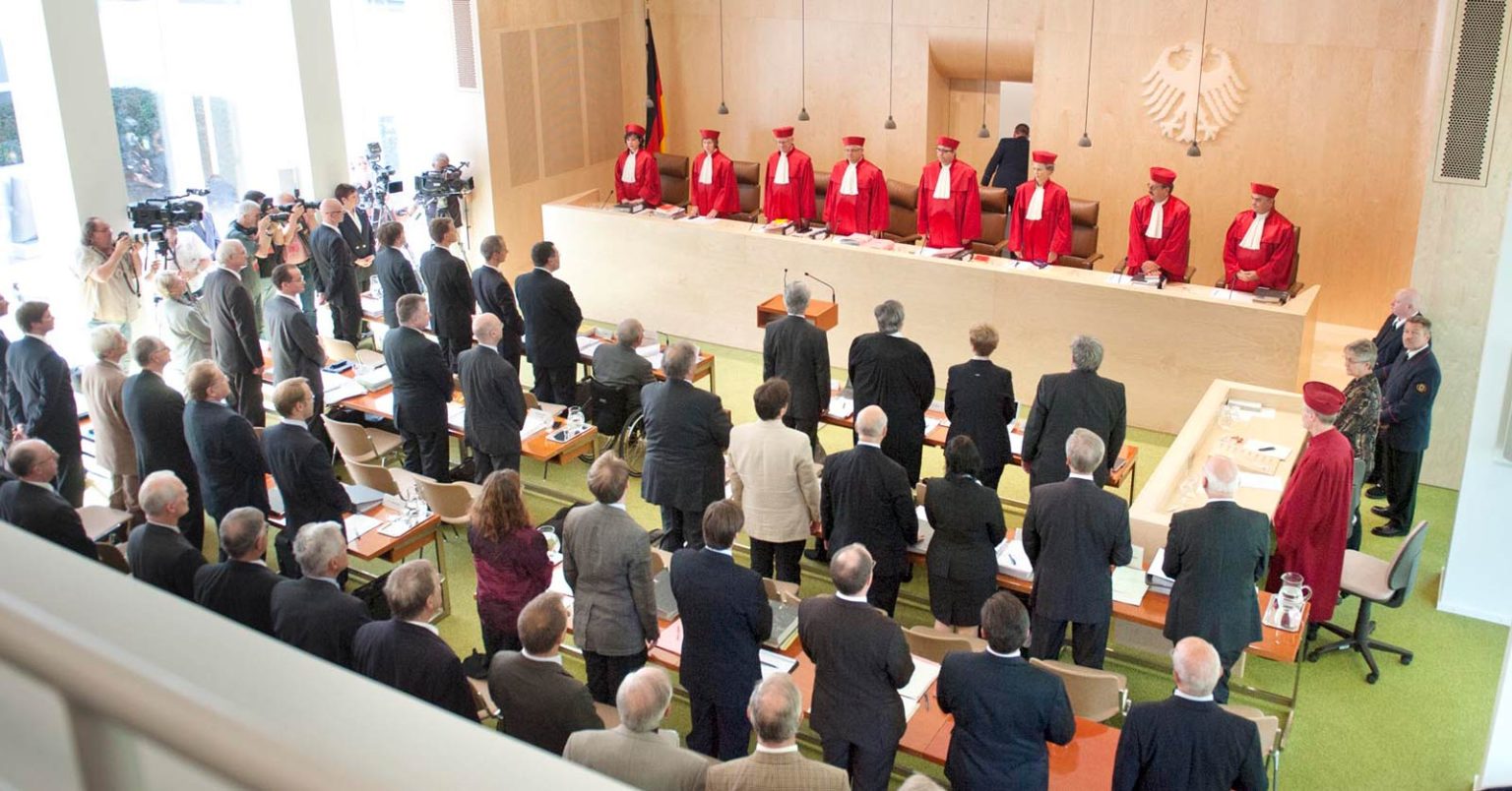 Scharia schlägt Verfassung