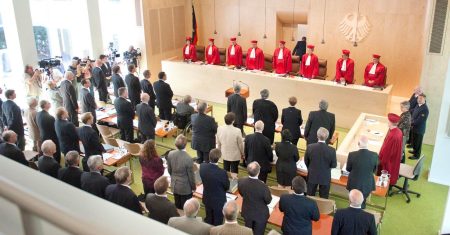 Scharia schlägt Verfassung