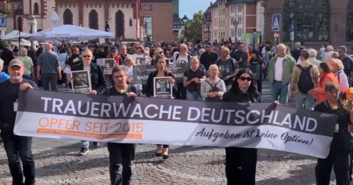 Hunderte gedenken Opfern von Migrantengewalt