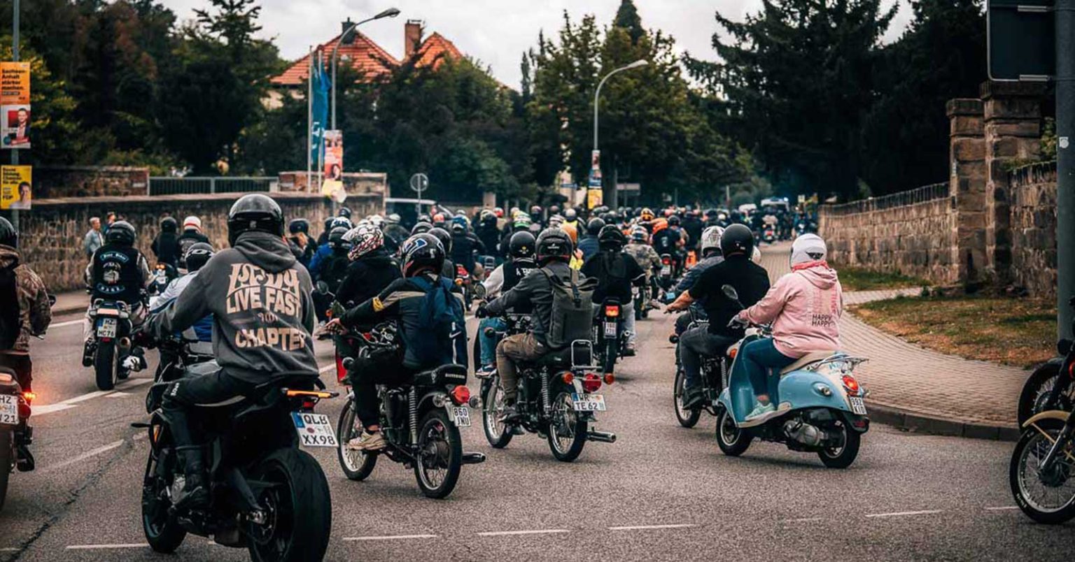 Sellners Revolution _ Die Simsons rollen weiter