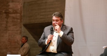 Sigmar Gabriel genehmigt weitere Waffenlieferungen in Krisengebiete